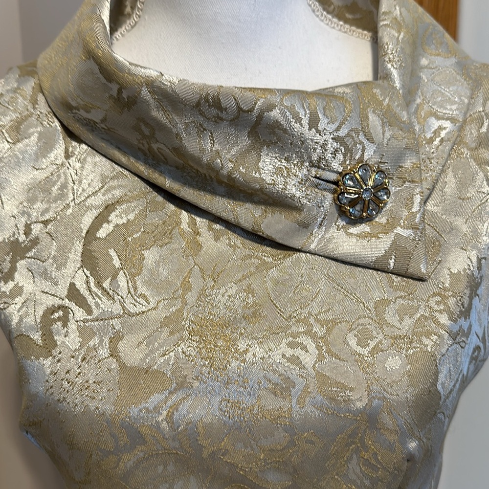 Tahari Arthur S. Levine cocktail tan/gold/ platinum floral print size 4. NWOT - Picture 1 of 7